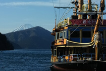 遊覧船乗場(伊豆箱根鉄道箱根関所旅物語館前)からの富士山